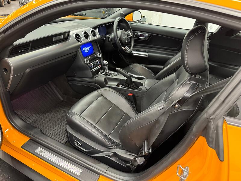 FORD MUSTANG