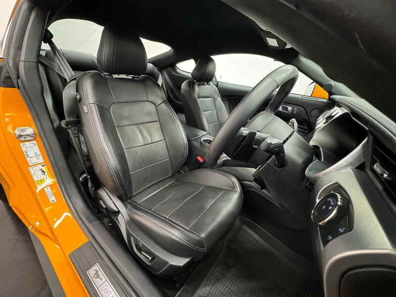 FORD MUSTANG