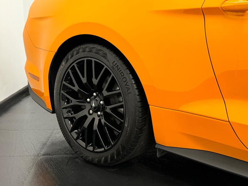 FORD MUSTANG