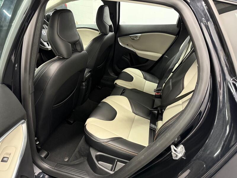 VOLVO V40 CROSS COUNTRY