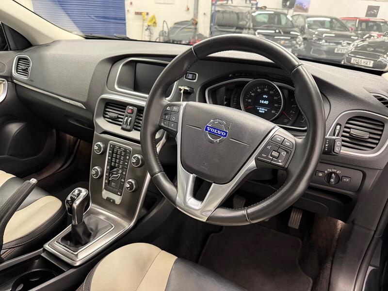 VOLVO V40 CROSS COUNTRY