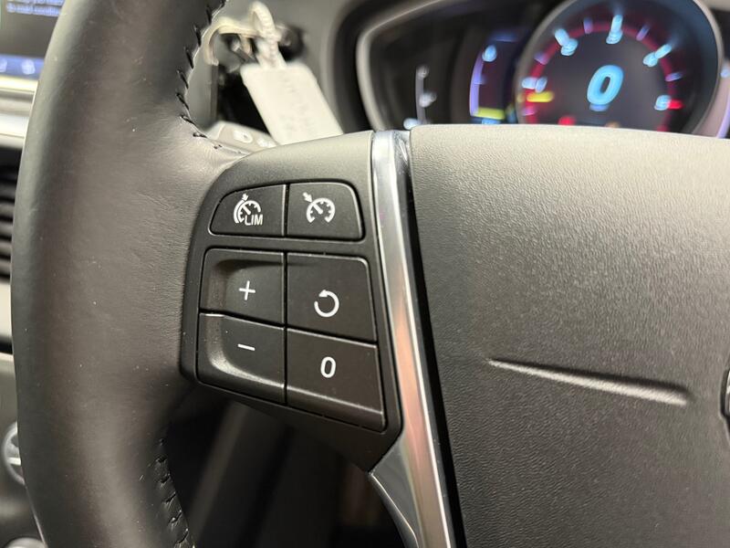 VOLVO V40 CROSS COUNTRY