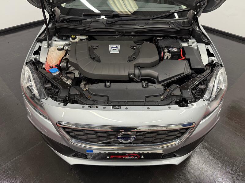 VOLVO V40 CROSS COUNTRY