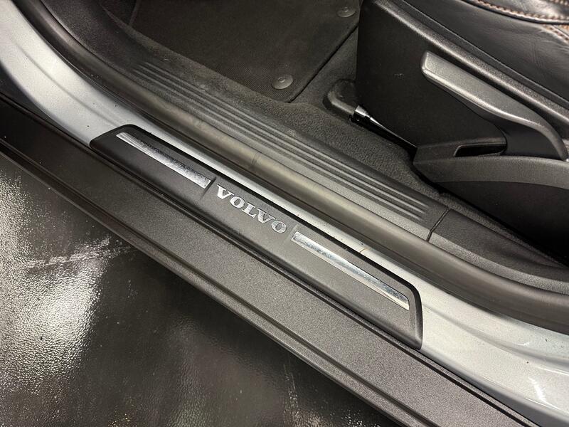 VOLVO V40 CROSS COUNTRY