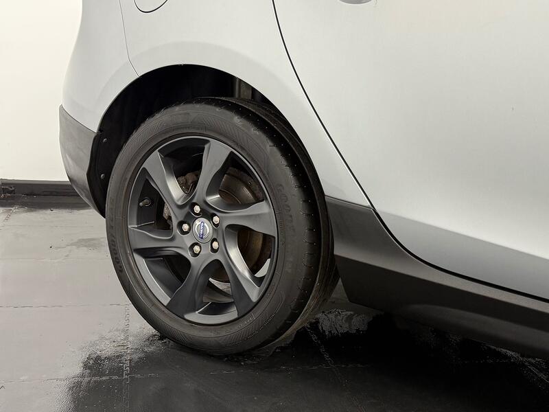 VOLVO V40 CROSS COUNTRY