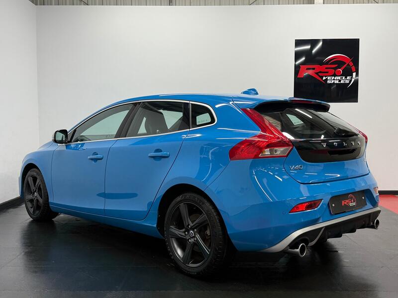 VOLVO V40