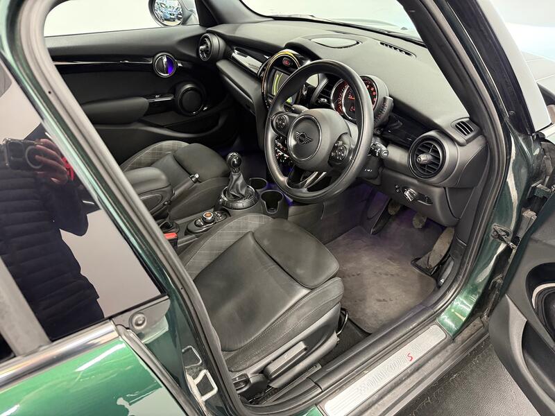 MINI HATCH