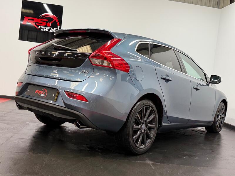 VOLVO V40