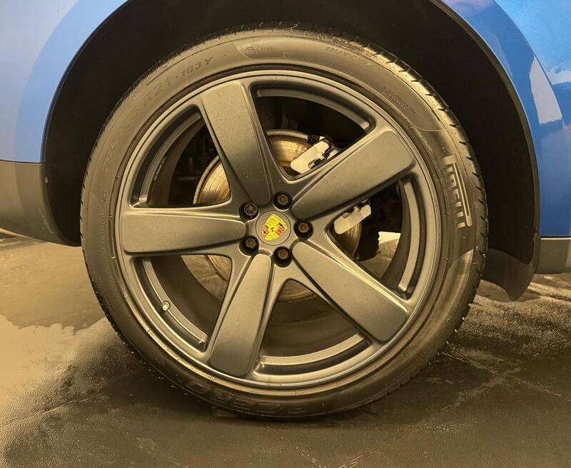 PORSCHE MACAN