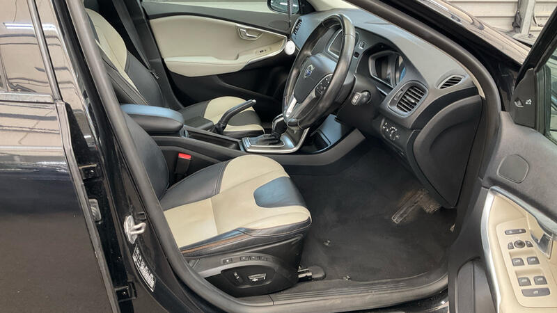 VOLVO V40 CROSS COUNTRY