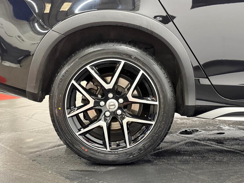 VOLVO V60 CROSS COUNTRY