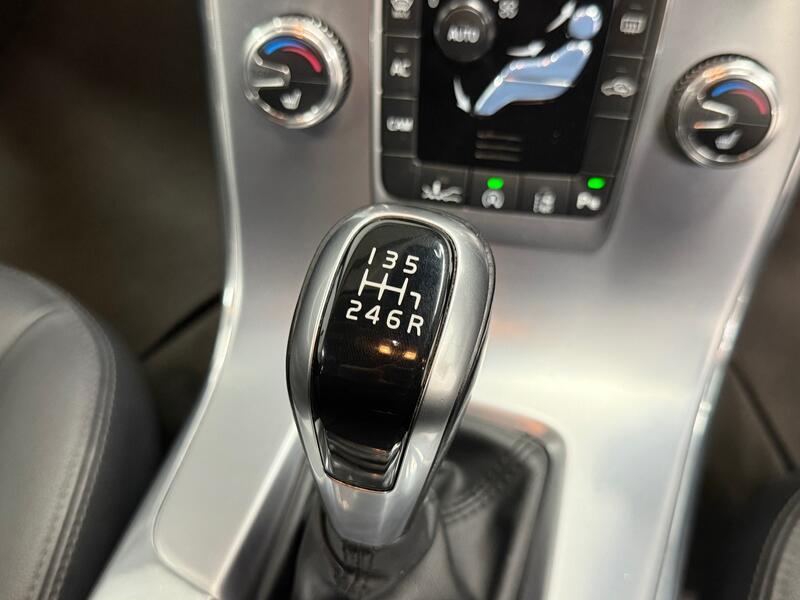 VOLVO V60 CROSS COUNTRY