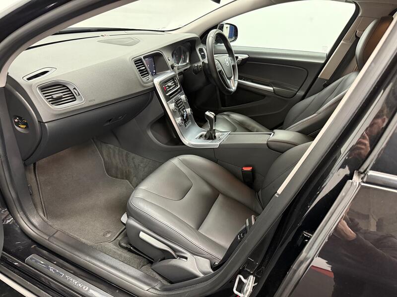 VOLVO V60 CROSS COUNTRY