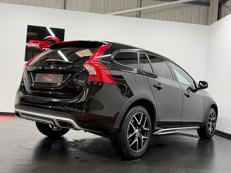 VOLVO V60 CROSS COUNTRY