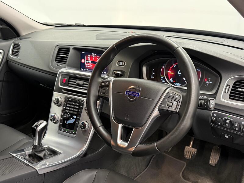 VOLVO V60 CROSS COUNTRY