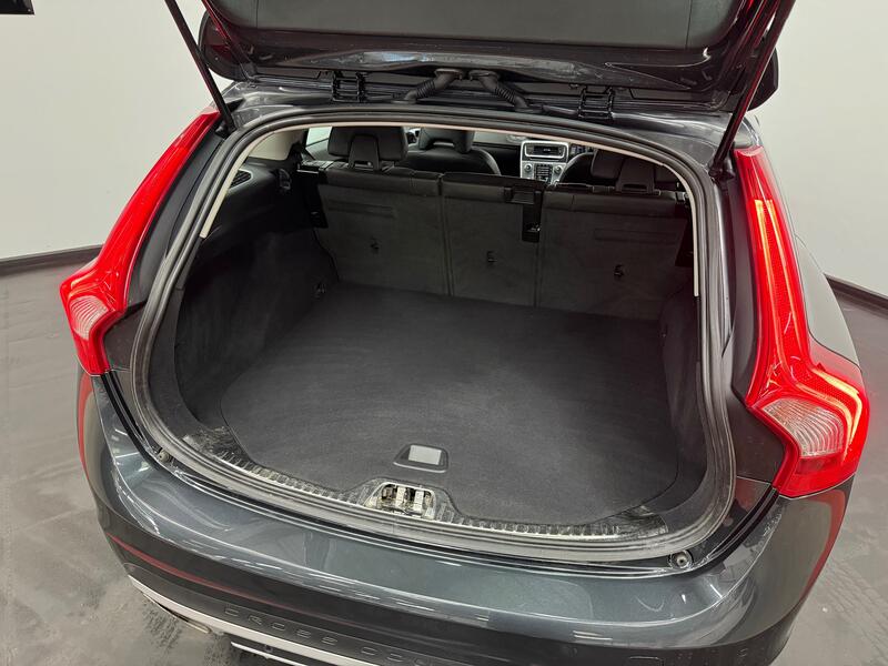 VOLVO V60 CROSS COUNTRY