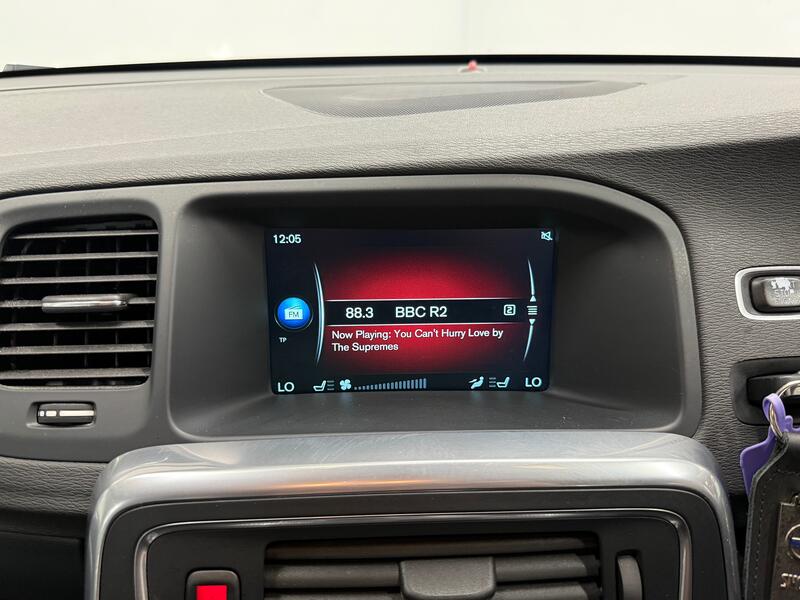 VOLVO V60 CROSS COUNTRY