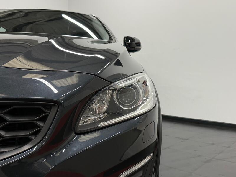 VOLVO V60 CROSS COUNTRY