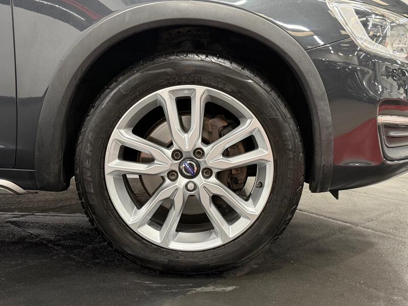 VOLVO V60 CROSS COUNTRY