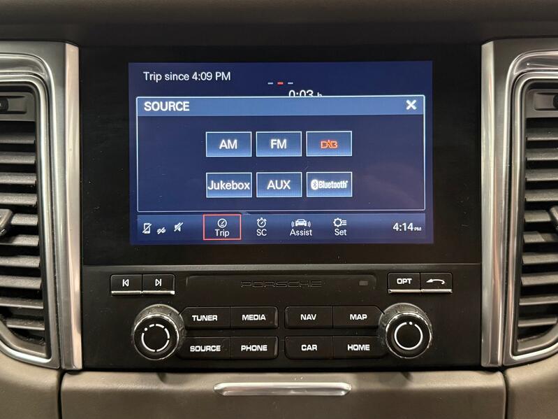 PORSCHE MACAN
