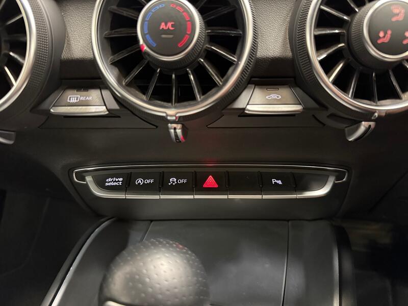 AUDI TT