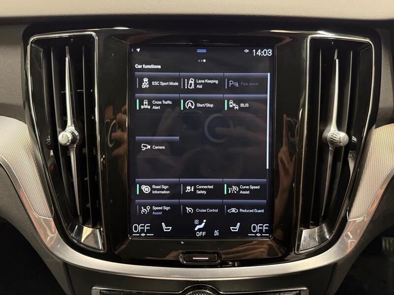 VOLVO V60 CROSS COUNTRY