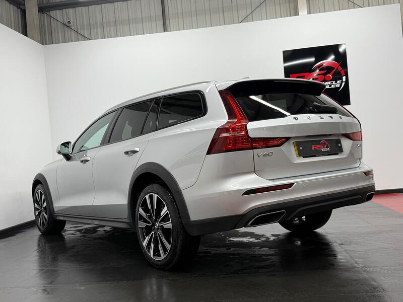 VOLVO V60 CROSS COUNTRY