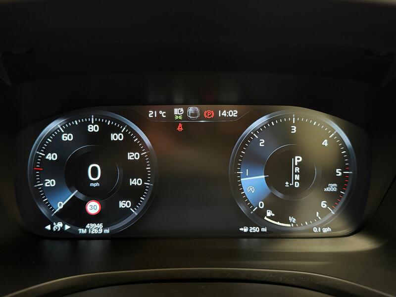 VOLVO V60 CROSS COUNTRY