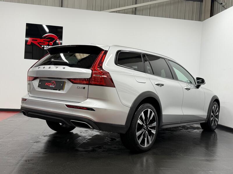VOLVO V60 CROSS COUNTRY