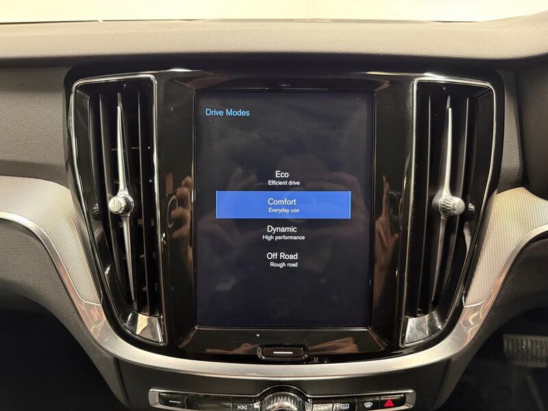 VOLVO V60 CROSS COUNTRY