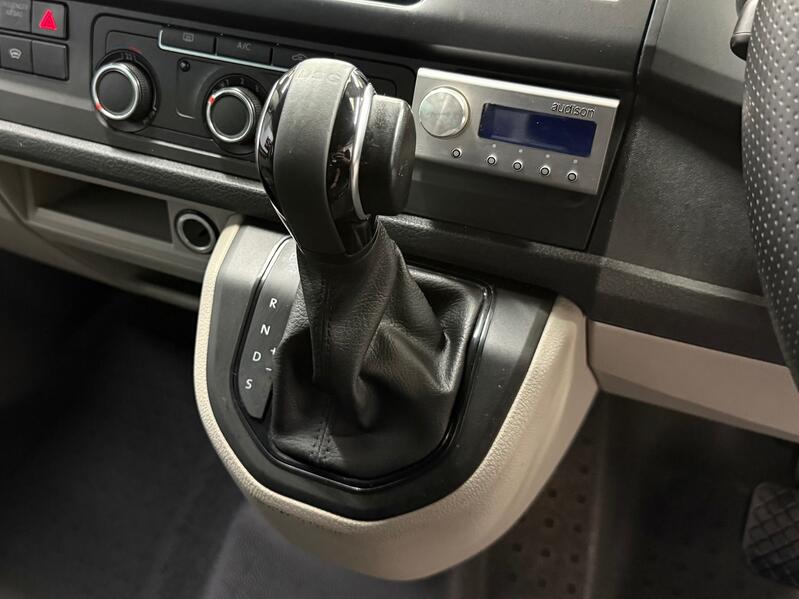VOLKSWAGEN TRANSPORTER