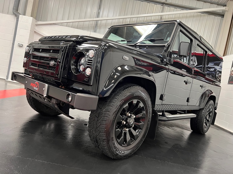 LAND ROVER DEFENDER 110