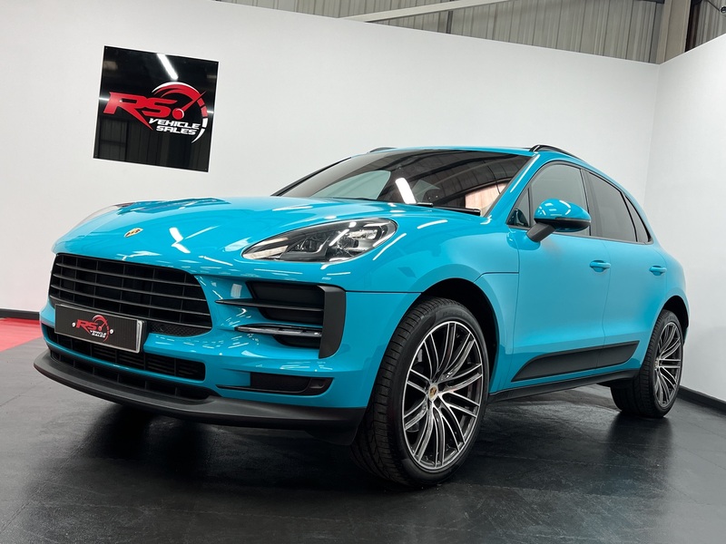 PORSCHE MACAN