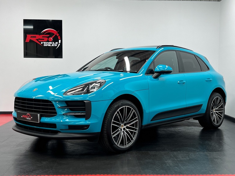 PORSCHE MACAN