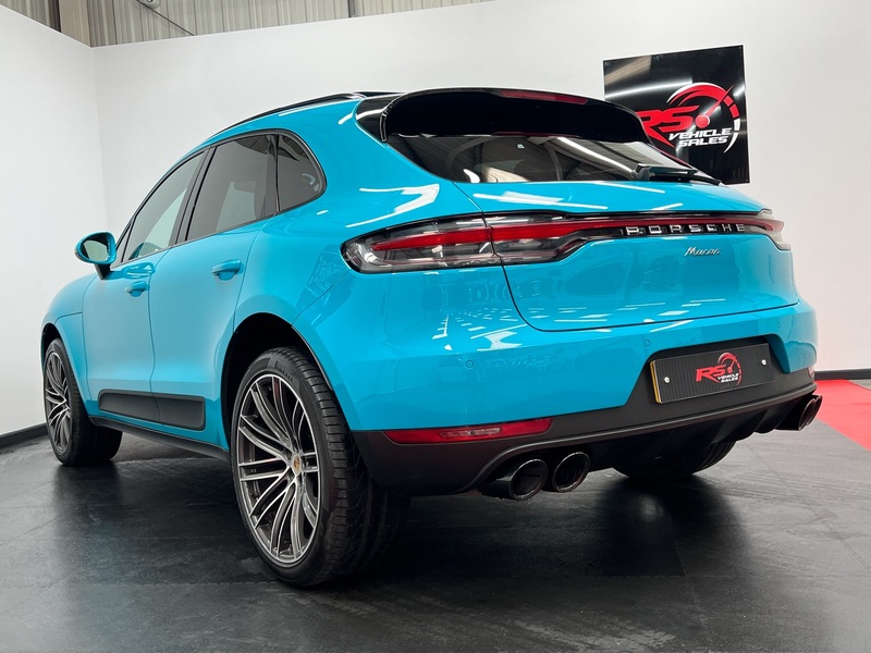 PORSCHE MACAN