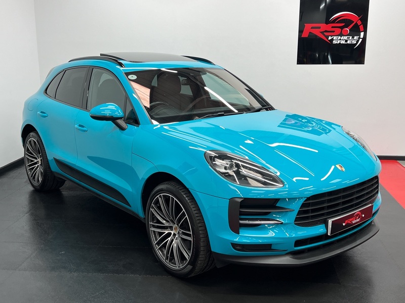 PORSCHE MACAN