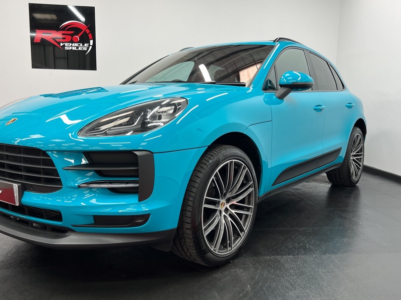 PORSCHE MACAN