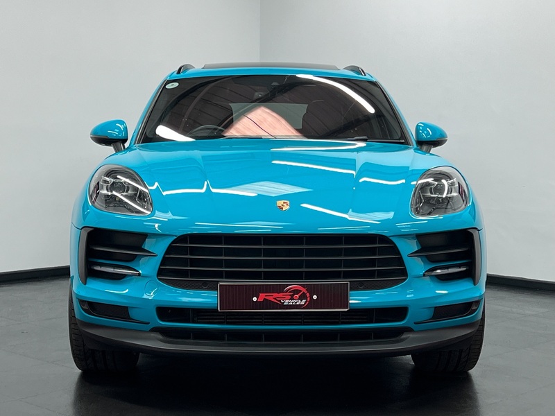 PORSCHE MACAN