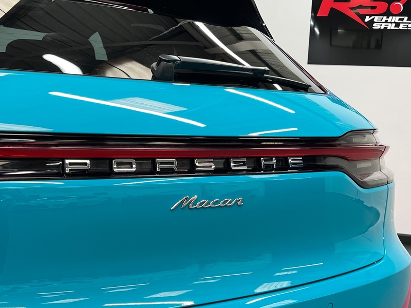 PORSCHE MACAN